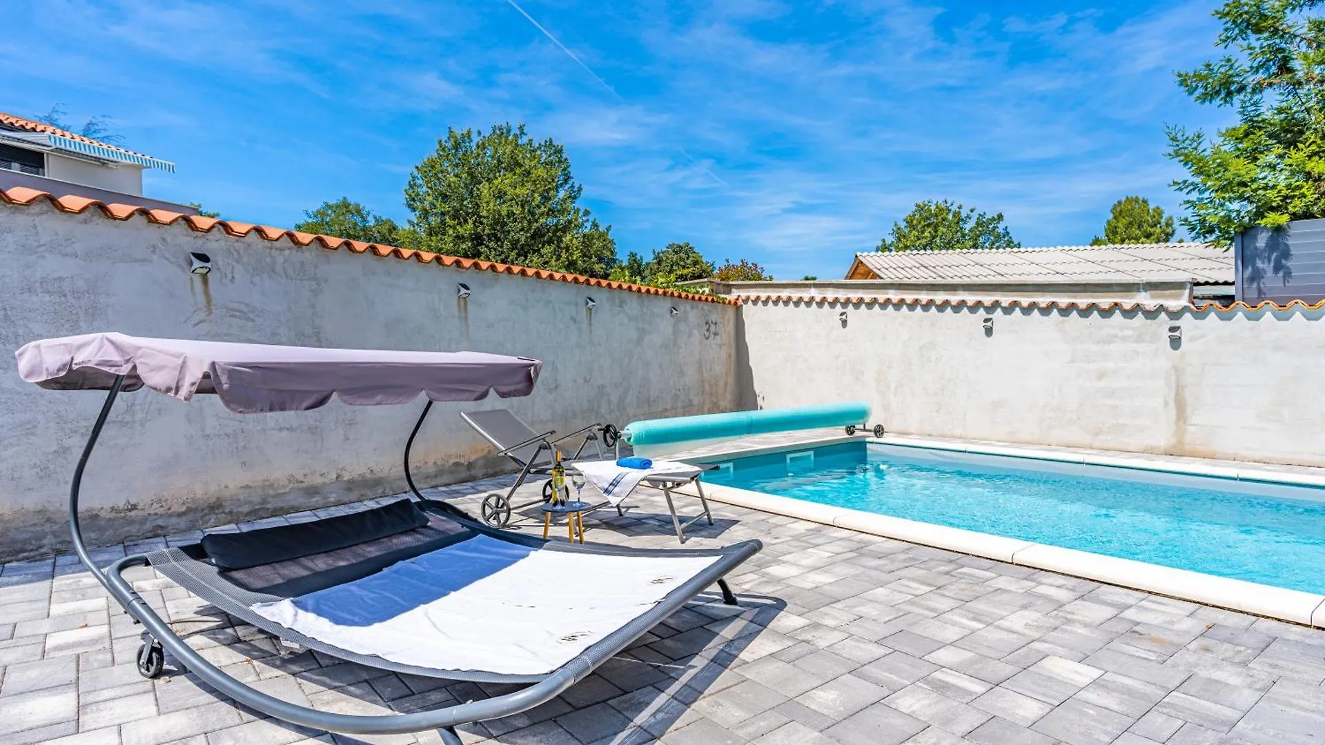 Rubis Holiday Home With Pool Peroj